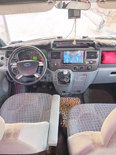 Ford Transit-3