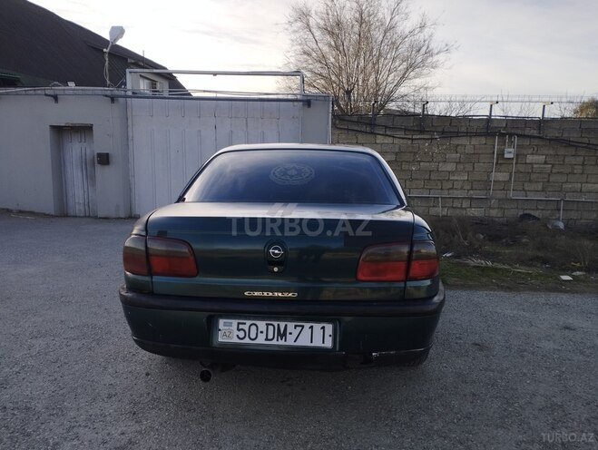 Opel Omega-2