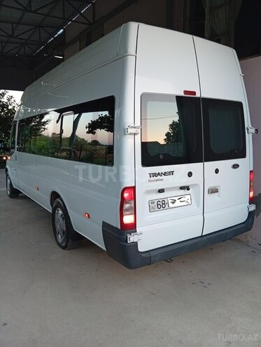 Ford Transit-8