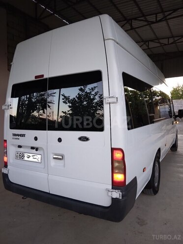 Ford Transit-9