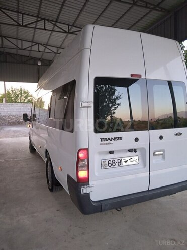 Ford Transit-10