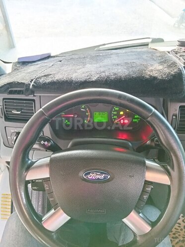 Ford Transit-12