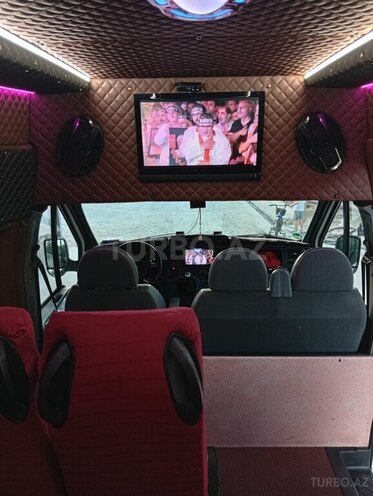 Ford Transit-16