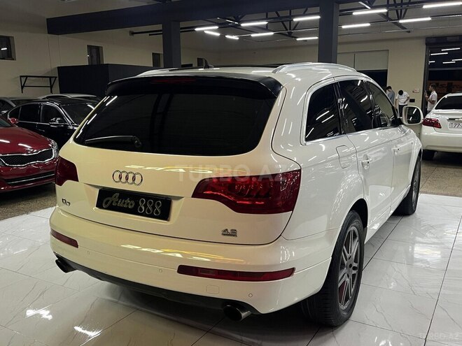 Audi Q7-6