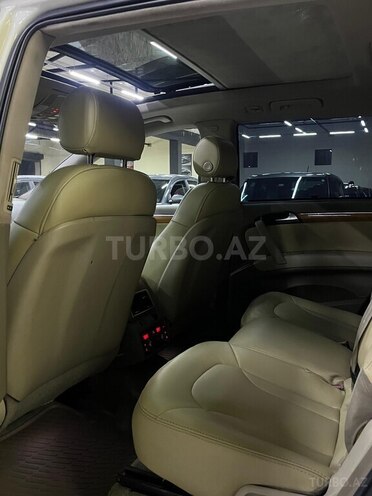 Audi Q7-12