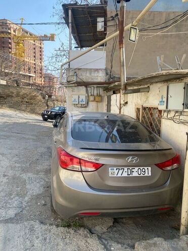 Hyundai Elantra-2