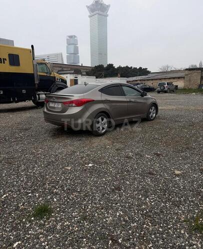 Hyundai Elantra-7