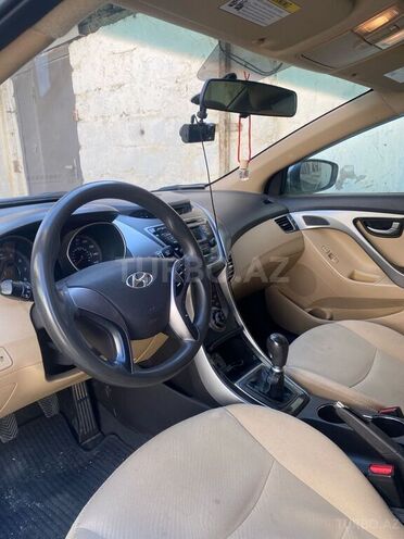 Hyundai Elantra-3