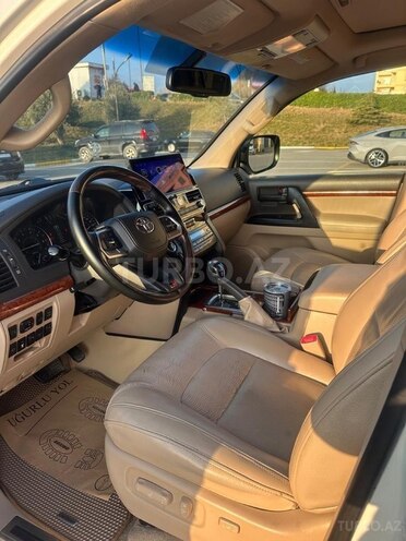 Toyota Land Cruiser-6