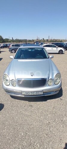 Mercedes E 270-1