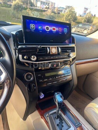 Toyota Land Cruiser-7