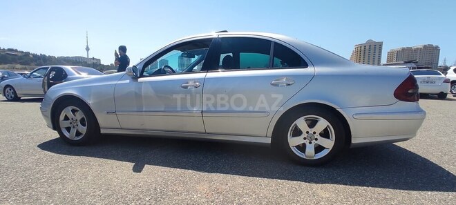 Mercedes E 270-5