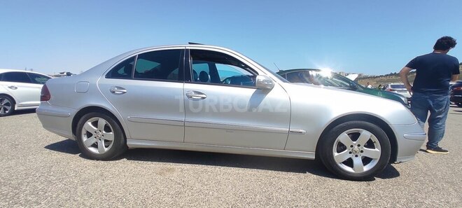 Mercedes E 270-6