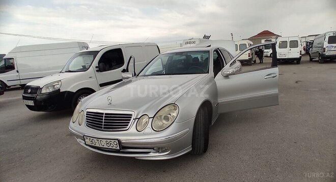 Mercedes E 270-11