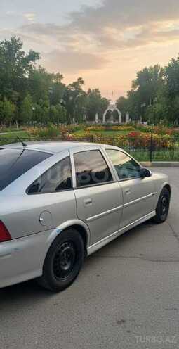 Opel Vectra-4