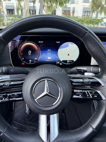 Mercedes E 300 e-5