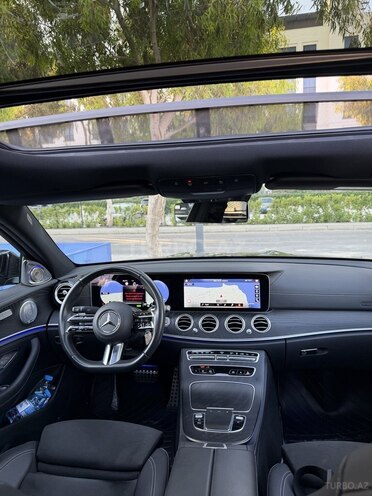 Mercedes E 300 e-11