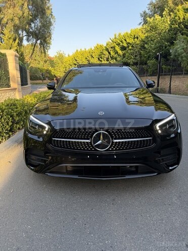 Mercedes E 300 e-1