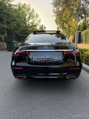 Mercedes E 300 e-2