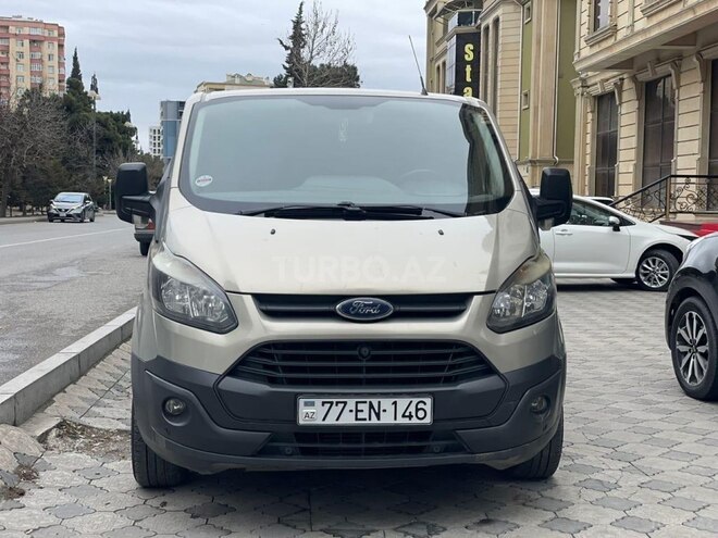 Ford Tourneo Custom-1