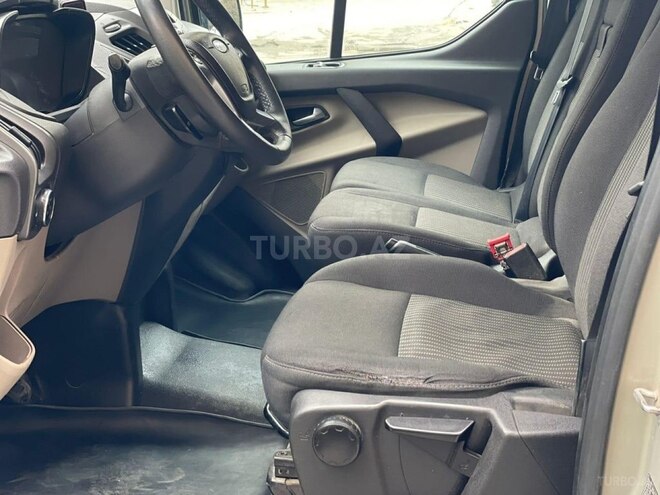 Ford Tourneo Custom-3