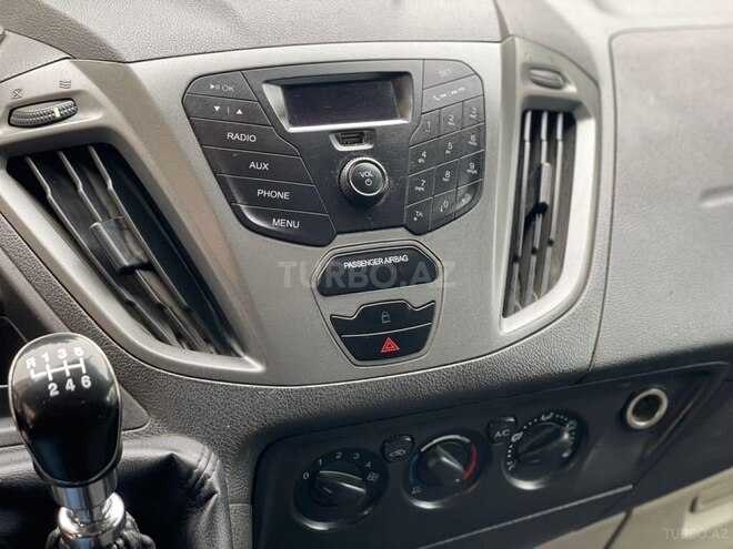 Ford Tourneo Custom-8