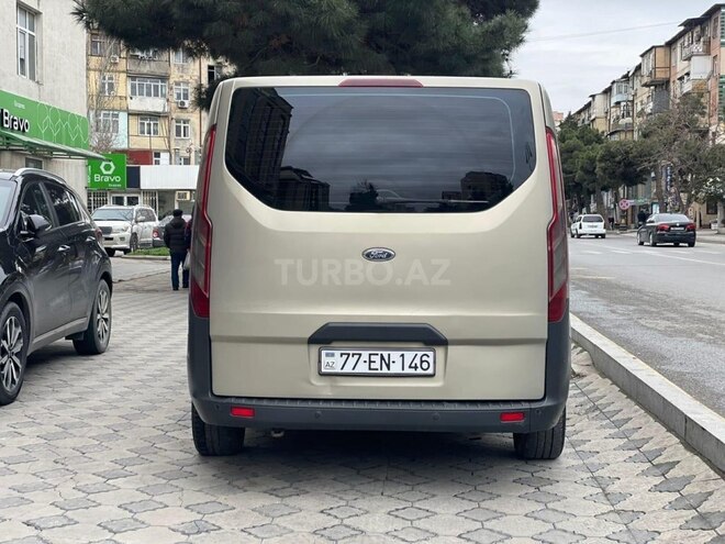 Ford Tourneo Custom-9