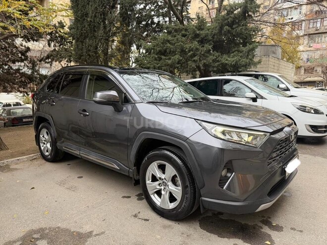 Toyota RAV4-11
