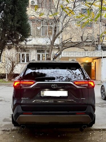 Toyota RAV4-9