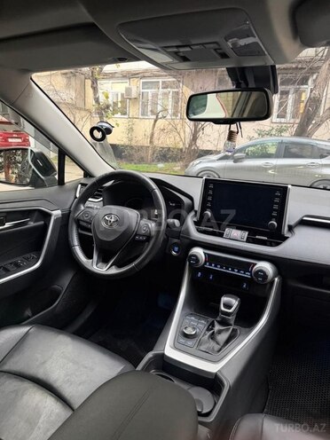 Toyota RAV4-14