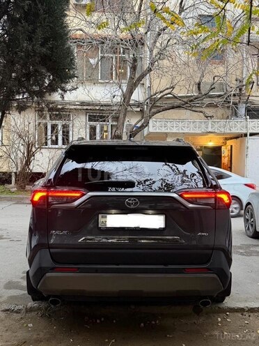 Toyota RAV4-8