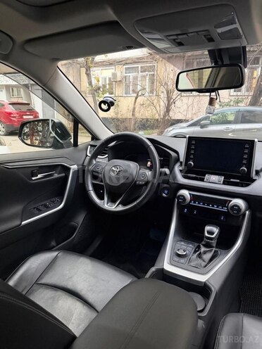 Toyota RAV4-12