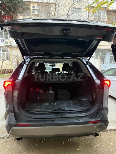 Toyota RAV4-17
