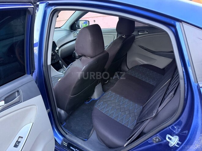 Hyundai Accent-9