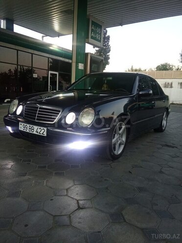 Mercedes E 280-1