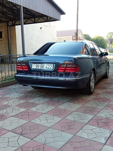 Mercedes E 280-9