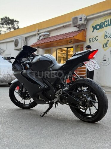 Yamaha R15 V4-4