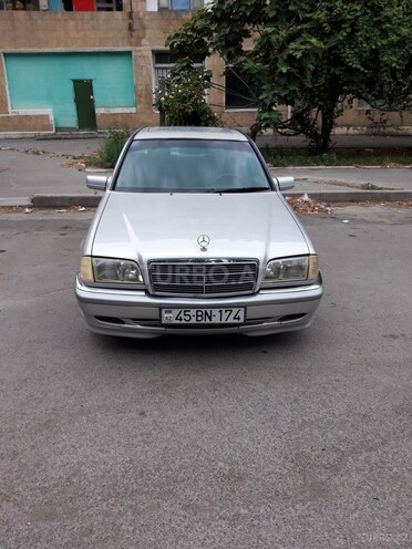 Mercedes C 200-1