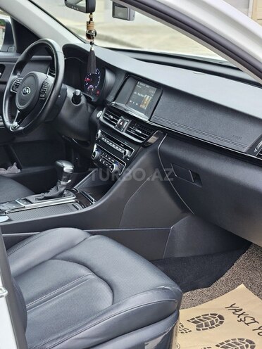 Kia K5-17