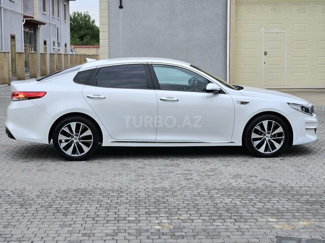 Kia K5-4