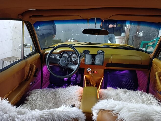LADA (VAZ) 21011-12