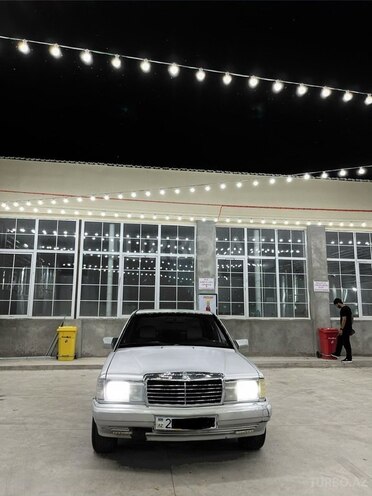 Mercedes 190-2