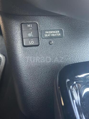Toyota Prius-13