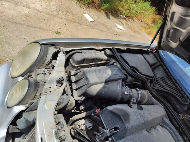 Mercedes E 240-13