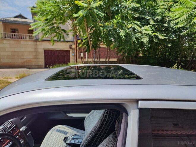 Mercedes E 240-11
