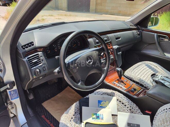 Mercedes E 240-10