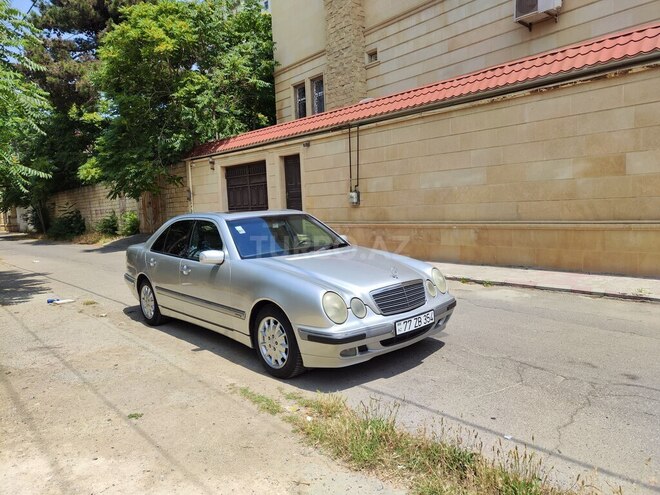 Mercedes E 240-3