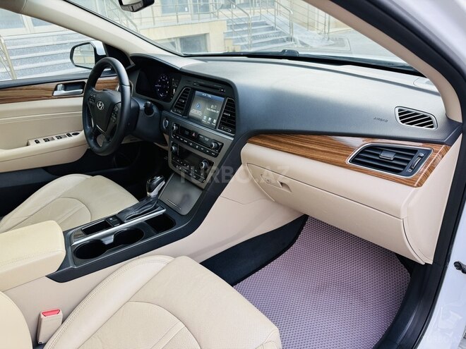 Hyundai Sonata-12