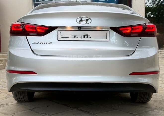 Hyundai Elantra-14