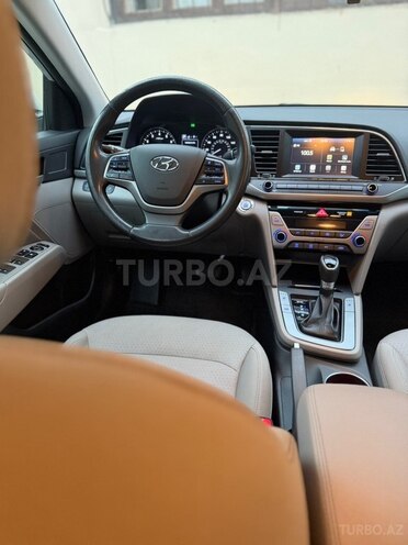 Hyundai Elantra-7